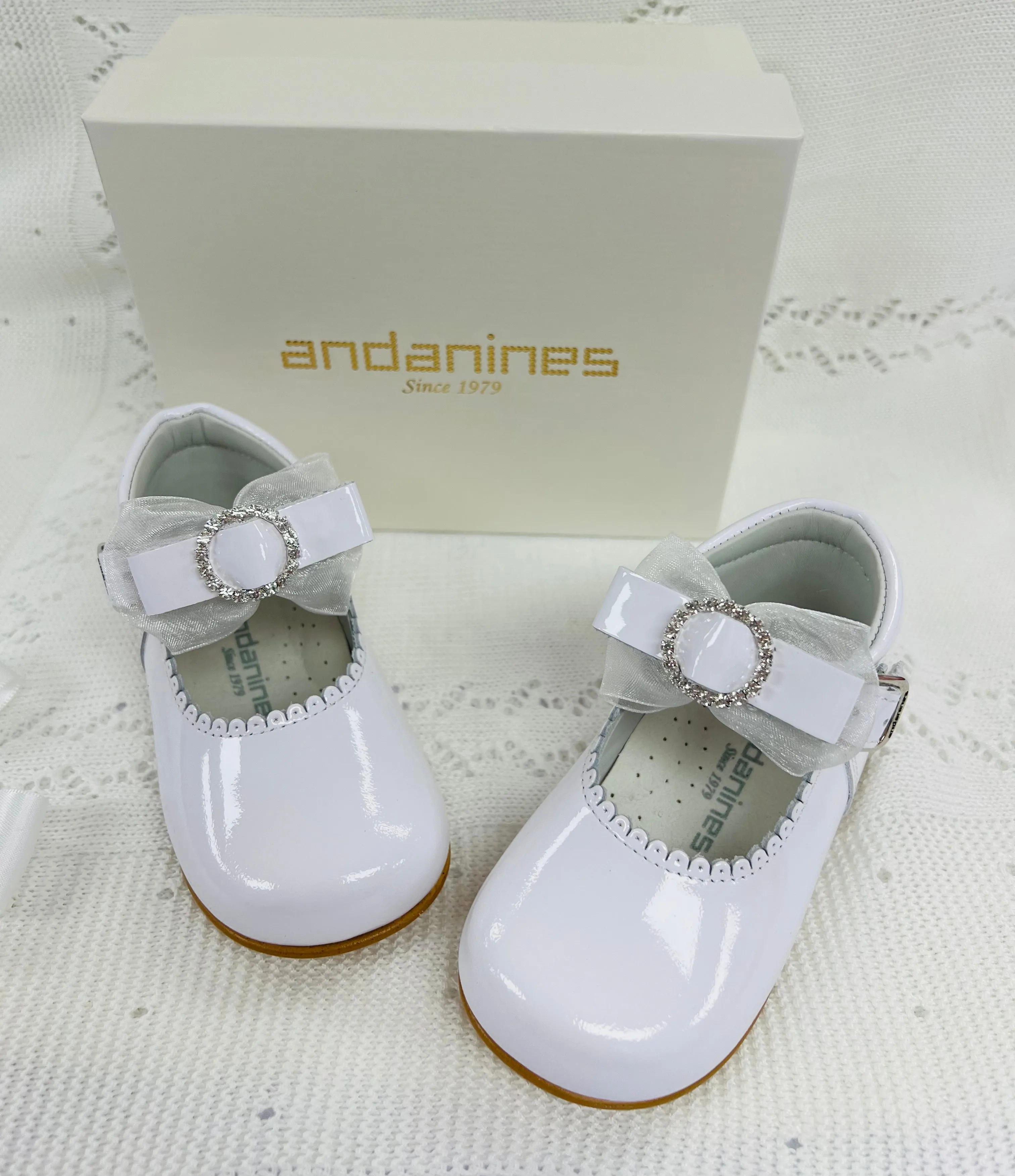 222261 White Patent Fabric Bow Andanines