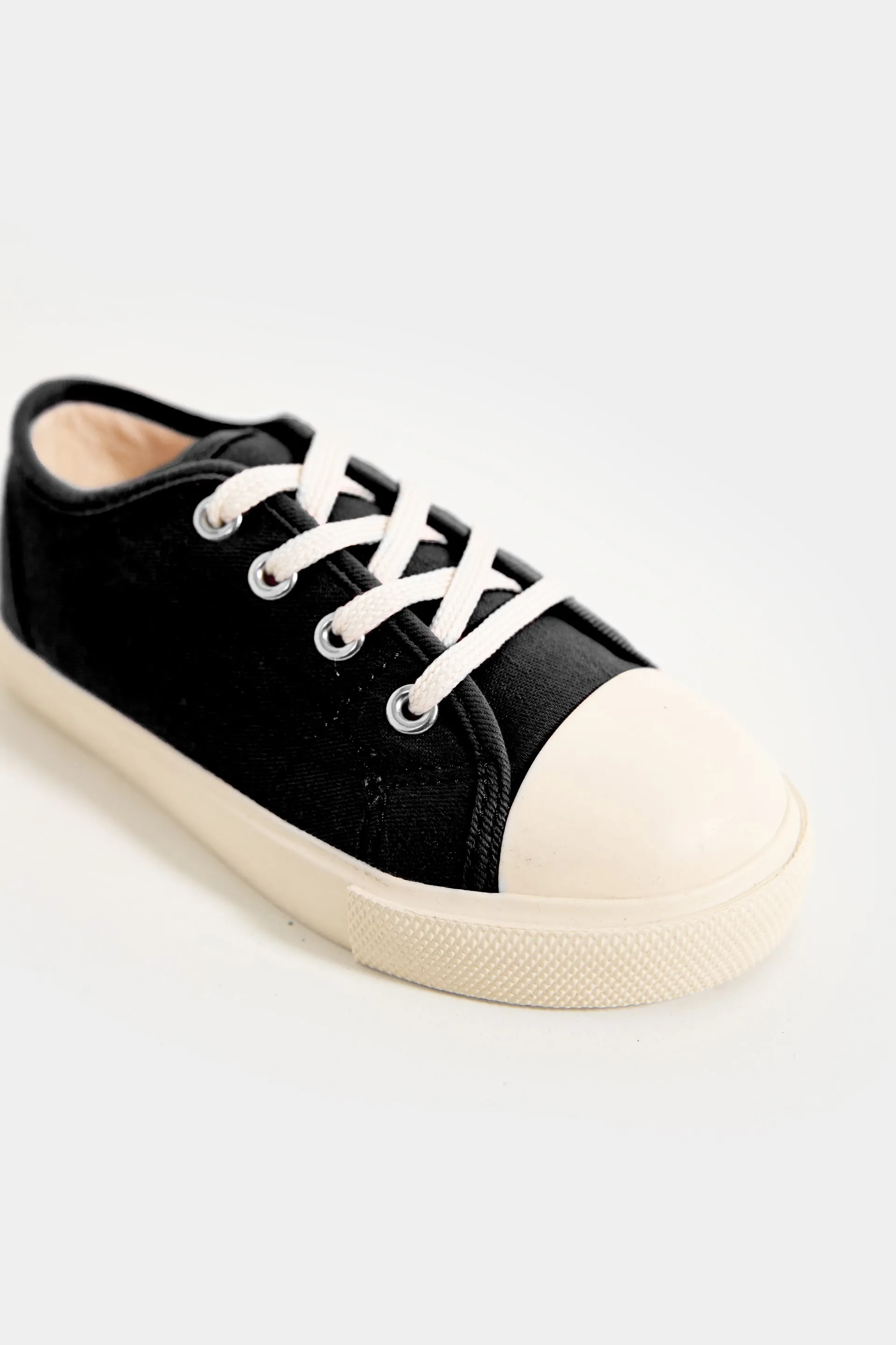 Canvas Low Cut Sneakers