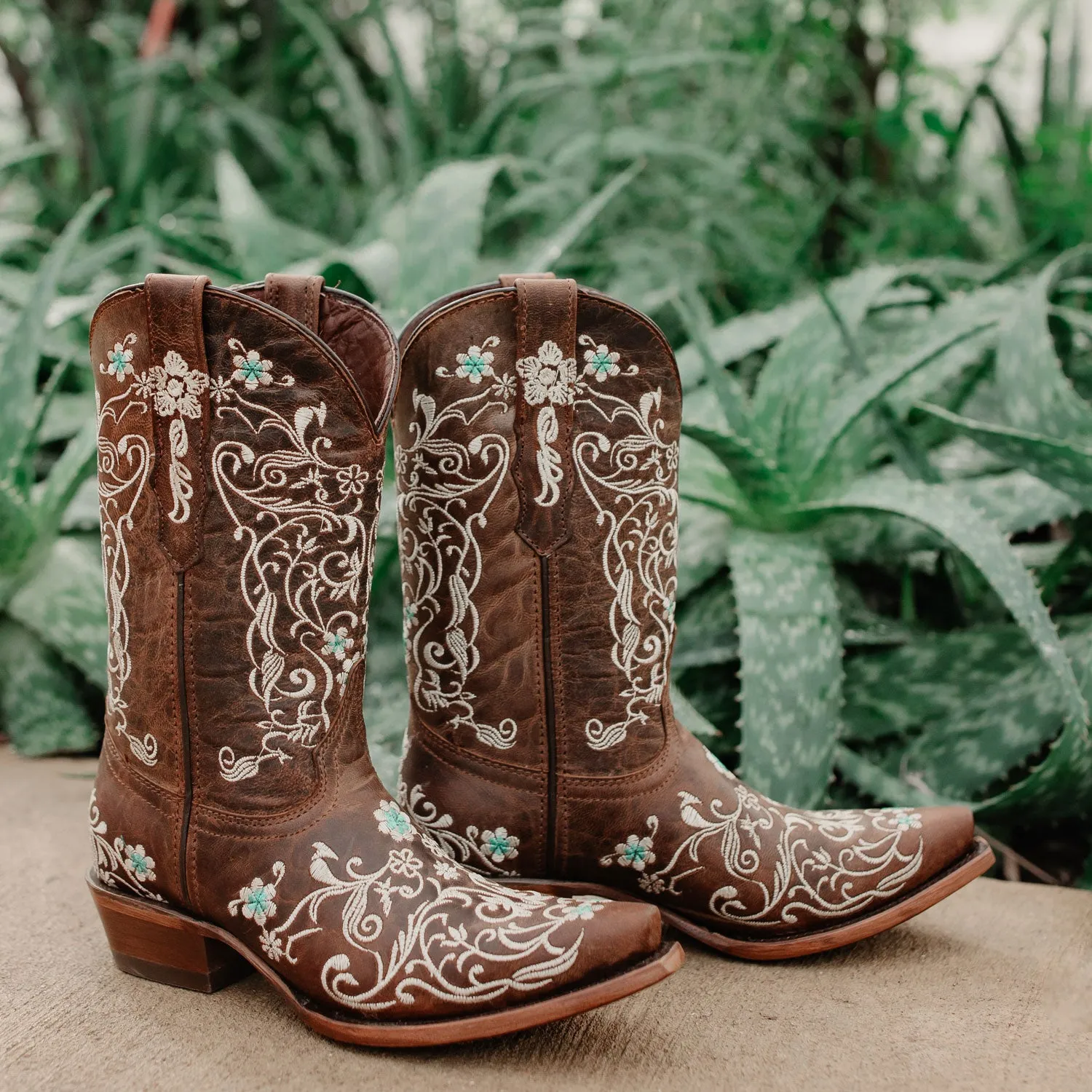 Dahlia Women's Vintage Floral Embroidered Cowgirl Boots M50042