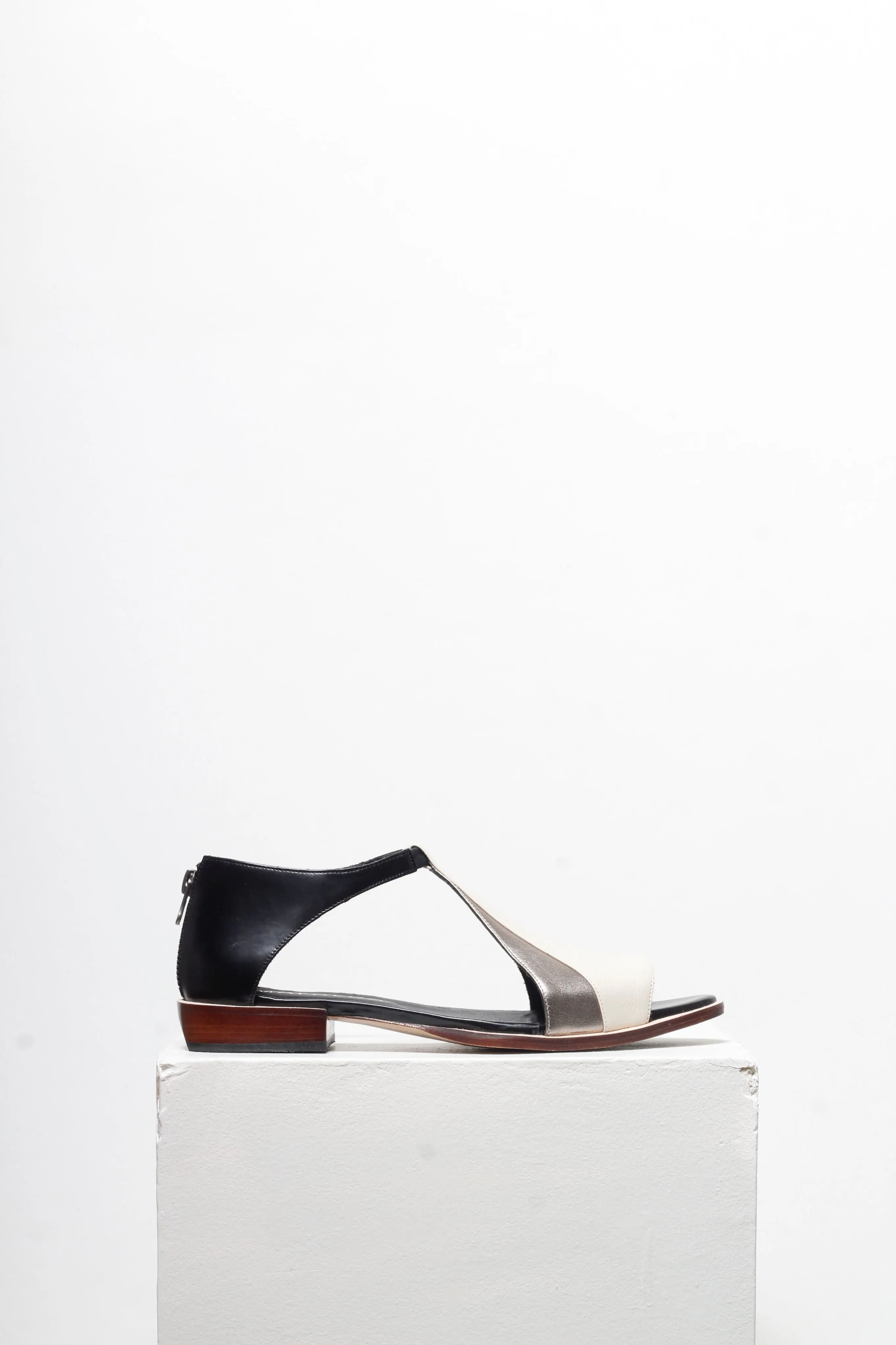 Teca Silver and Off-white Sandals